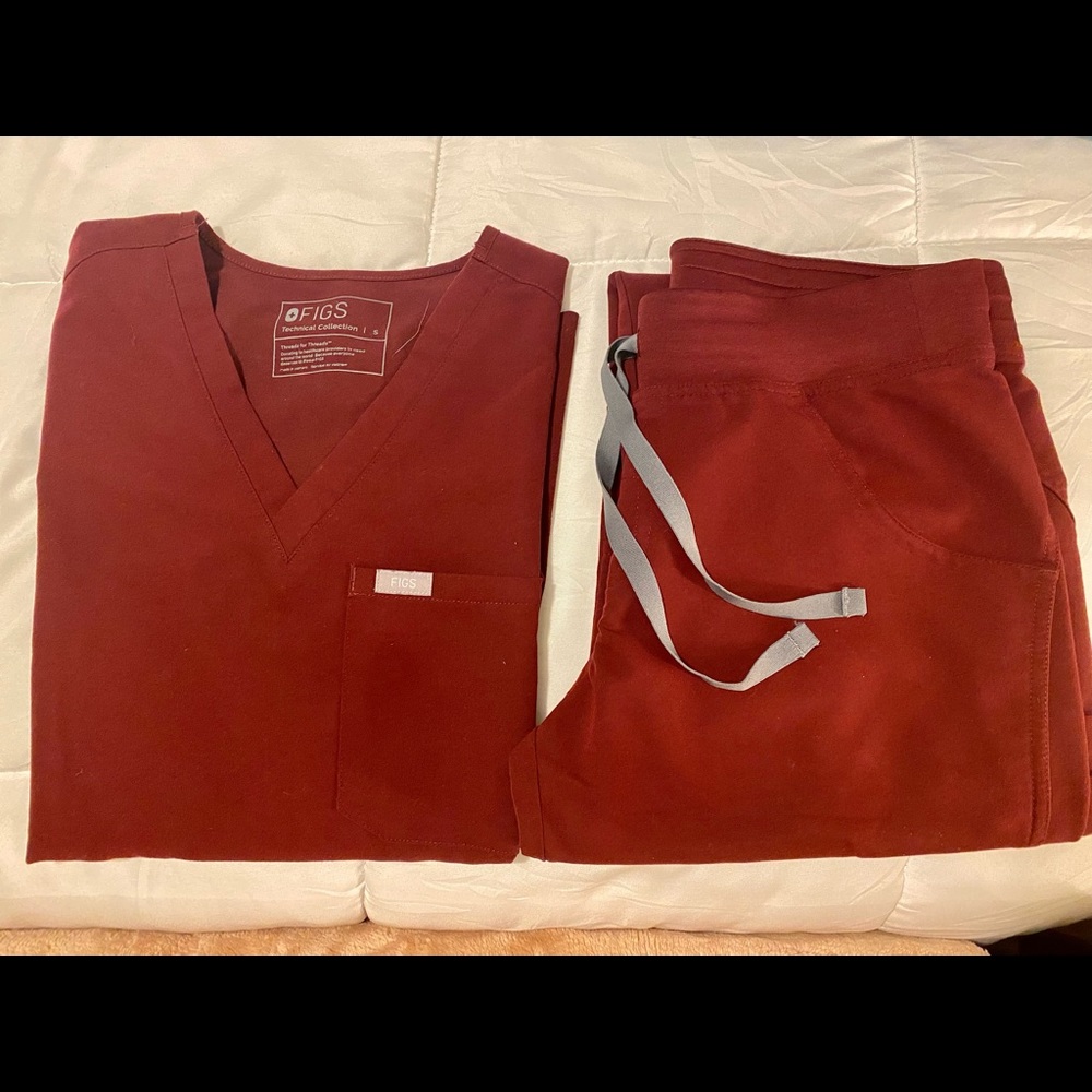 Burgundy Figs scrubs set!